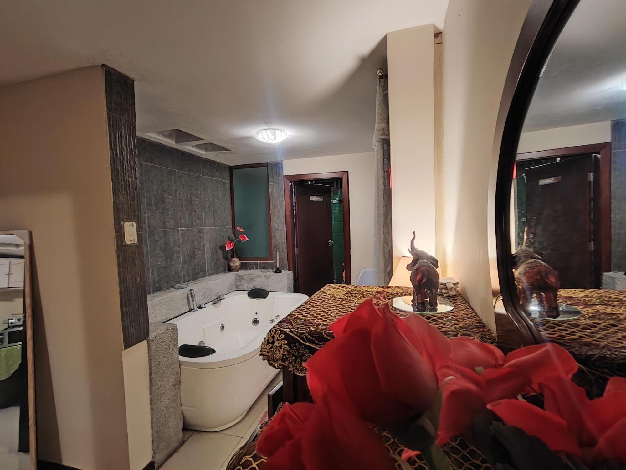 Turi Con Jacuzzi, Centro De La Ciudad Apartment